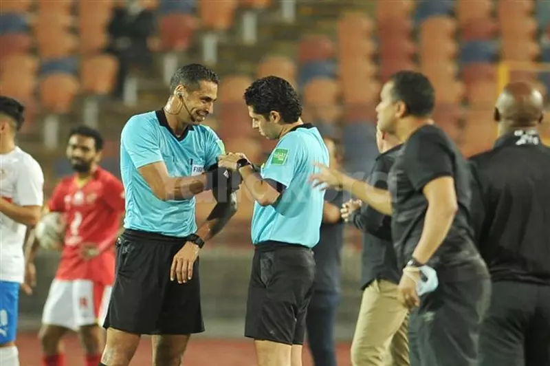 أمين عمر في مباراة سابقة بين الأهلي والزمالك